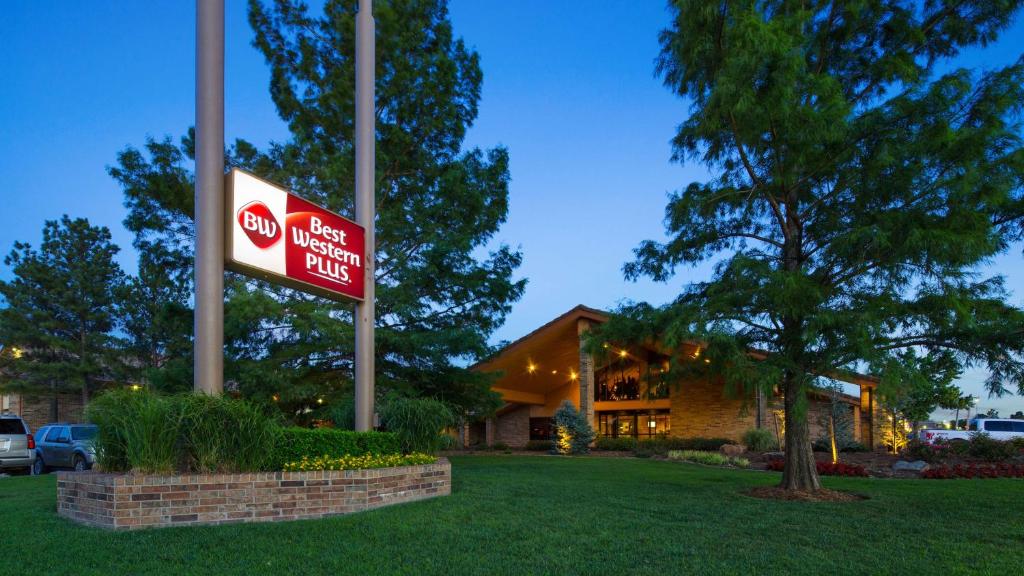 Best Western Plus Saddleback Inn and Conference Center Main image 1